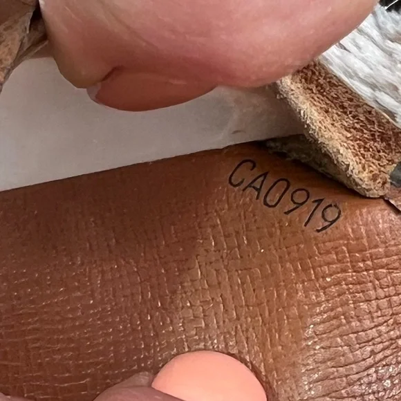 LOUIS VUITTON ID / Card holder - Picture 11 of 11